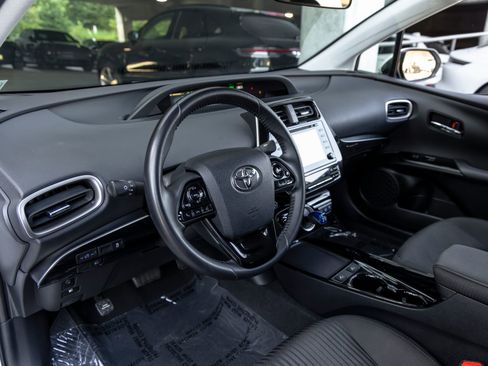 Used 2021 Toyota Prius Prime LE FWD image 4