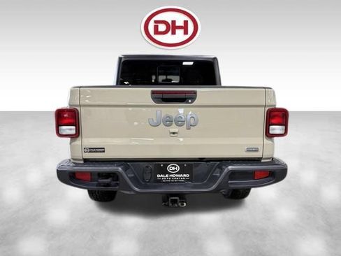 Used 2020 Jeep Gladiator Overland w/ Popular Equipment Package AWD/4WD image 11