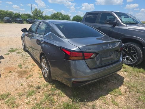 Used 2024 Nissan Altima 2.5 S FWD image 3