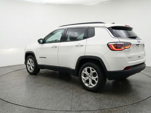 Used 2025 Jeep Compass Latitude AWD/4WD image 5