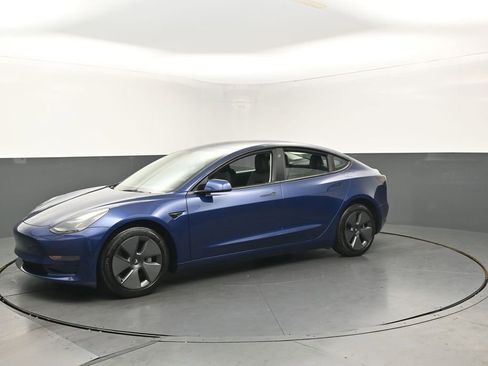 Used 2023 Tesla Model 3 Standard Range image 5