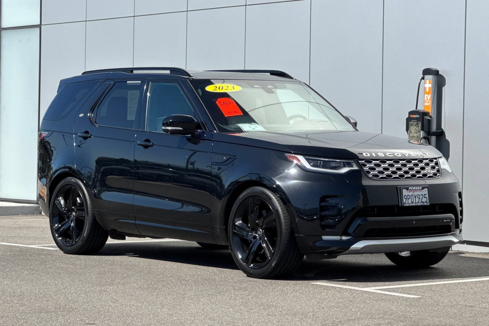 Used 2023 Land Rover Discovery Metropolitan Edition AWD/4WD image 7