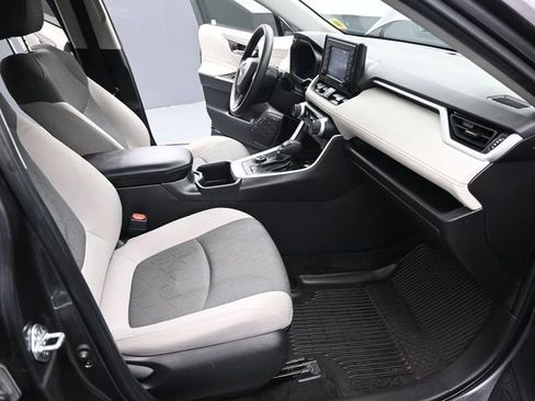 Used 2022 Toyota RAV4 XLE image 28