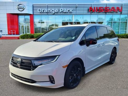 Used 2024 Honda Odyssey Sport image 4
