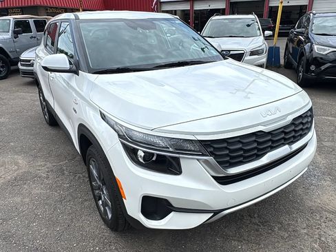 Used 2023 Kia Seltos LX AWD/4WD image 3