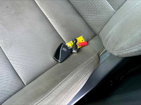 Used 2018 Hyundai Santa Fe Sport w/ 2.4L Value Package 02 image 13