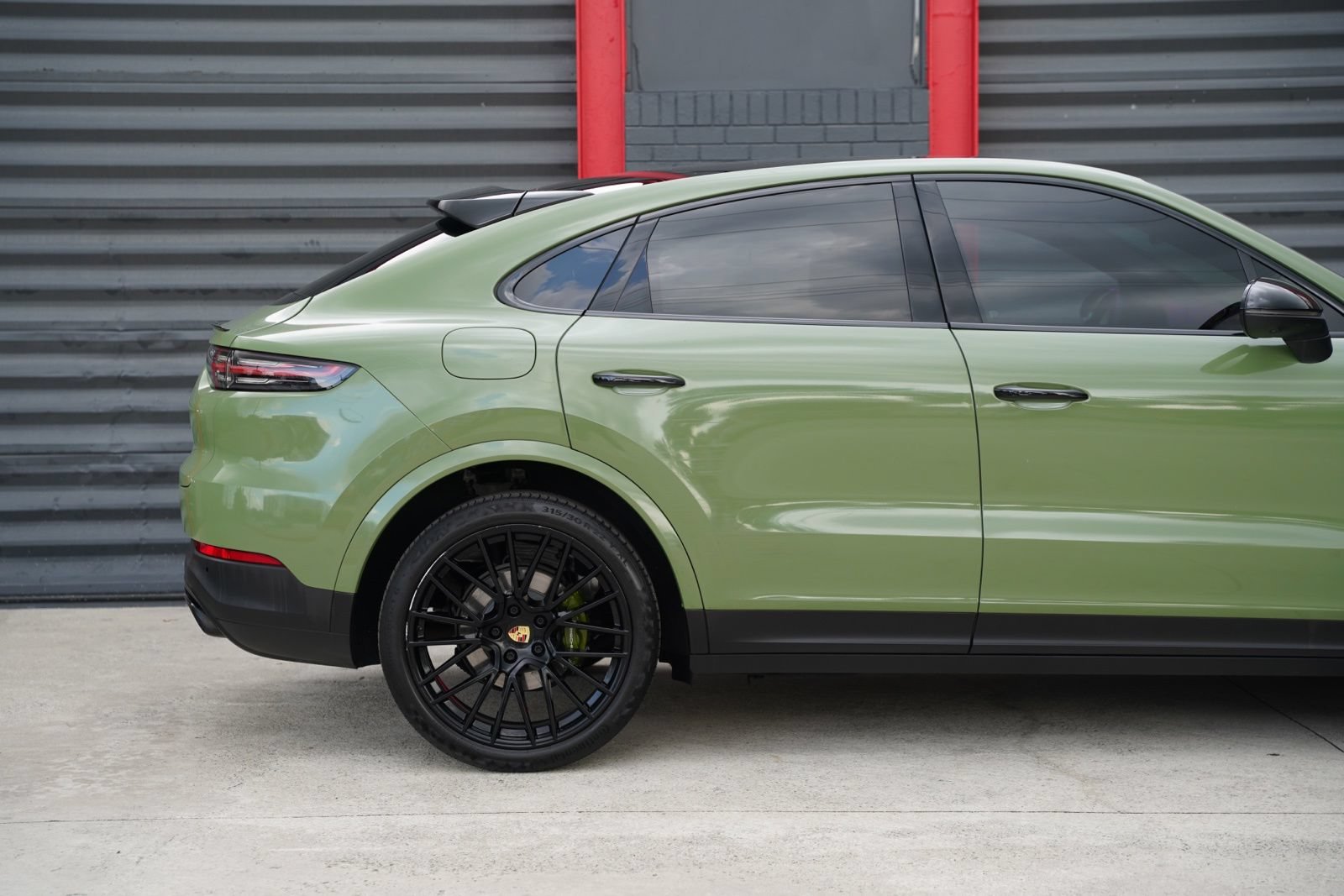 Used 2022 Porsche Cayenne Coupe AWD/4WD image 3