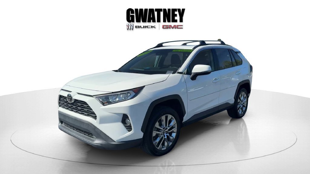 Used 2020 Toyota RAV4 XLE Premium FWD image 7