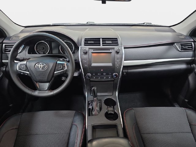 Used 2016 Toyota Camry SE w/ Moonroof Package FWD image 10