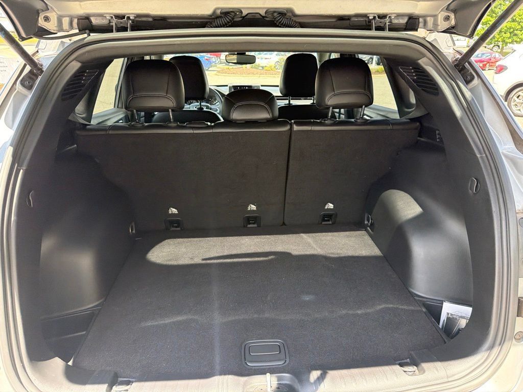 Used 2023 Jeep Compass Trailhawk AWD/4WD image 17