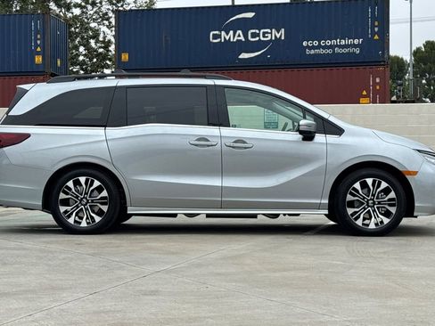 New 2026 Honda Odyssey Elite image 3