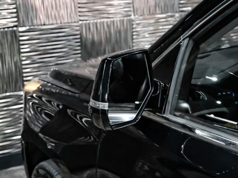 Used 2017 Cadillac Escalade ESV Luxury RWD image 51