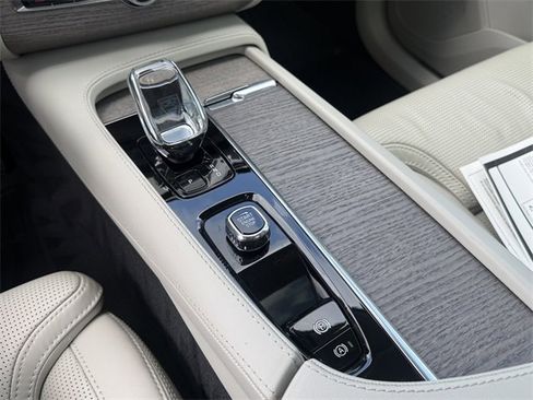 Certified 2023 Volvo XC90 B6 Ultimate w/ Protection Package Premier image 24