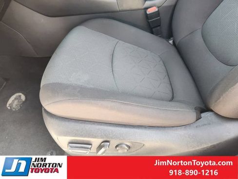Used 2025 Toyota RAV4 XLE FWD image 25