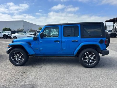 Used 2024 Jeep Wrangler Unlimited AWD/4WD image 8