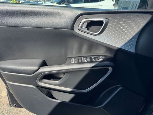 Used 2024 Kia Soul LX w/ Option Group 015 image 18