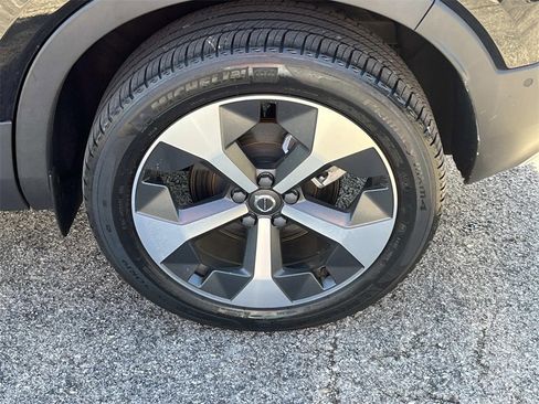 Used 2023 Volvo XC40 B5 Ultimate w/ Climate Package image 11