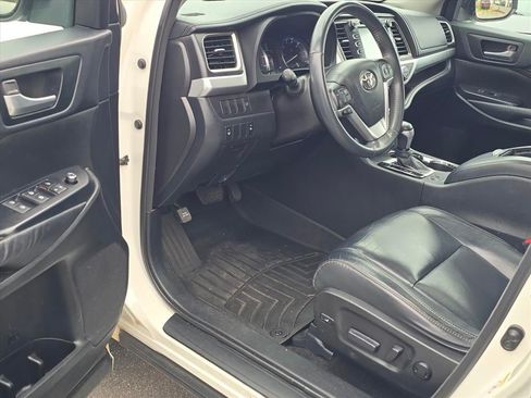 Used 2016 Toyota Highlander XLE image 4