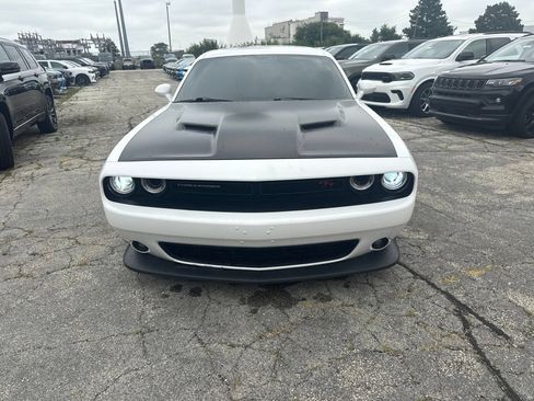 Used 2018 Dodge Challenger R/T Scat Pack w/ Leather Interior Group RWD image 2