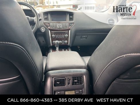 Used 2015 Nissan Pathfinder Platinum w/ Family Entertainment Package image 33
