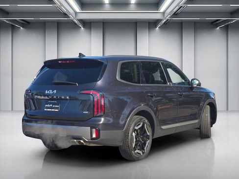 Certified 2025 Kia Telluride EX image 4