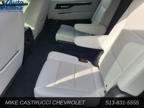 Used 2025 Chevrolet Suburban Premier AWD/4WD image 27