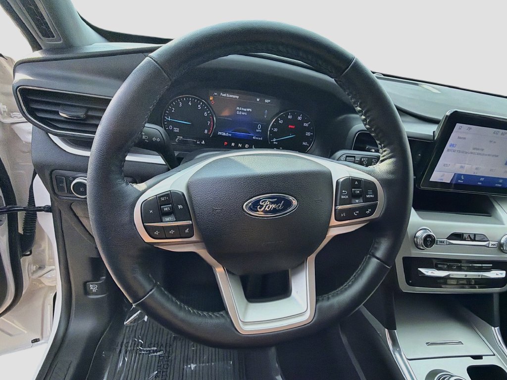 Used 2022 Ford Explorer XLT w/ Equipment Group 202A AWD/4WD image 11