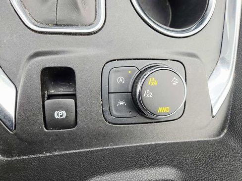 Used 2023 Chevrolet Traverse LT image 28