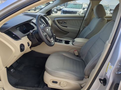 Used 2015 Ford Taurus SE image 16