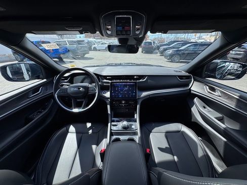 New 2025 Jeep Grand Cherokee L Limited w/ Black Appearance Package image 11