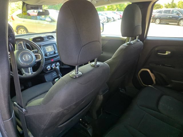 Used 2017 Jeep Renegade Latitude FWD image 19