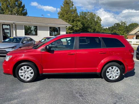 Used 2017 Dodge Journey SE image 3