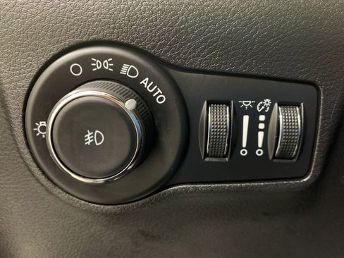 Used 2024 Jeep Compass Latitude image 11