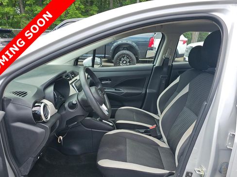 Used 2021 Nissan Versa SV FWD image 5
