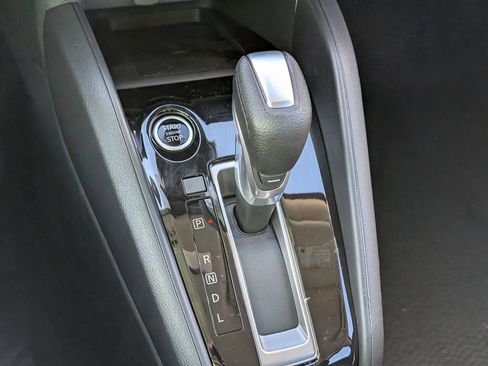 New 2025 Nissan Versa SR w/ Trunk Package image 28