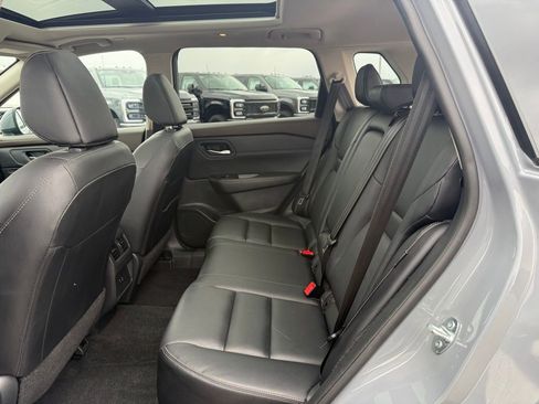 Used 2023 Nissan Rogue SL image 12