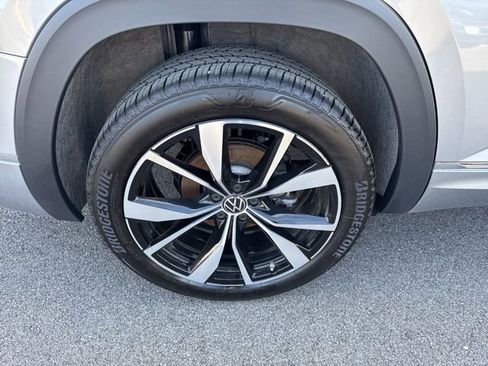 Certified 2025 Volkswagen Atlas SEL Premium R-Line image 35