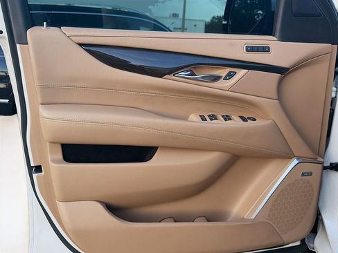 Used 2019 Cadillac Escalade Platinum image 21