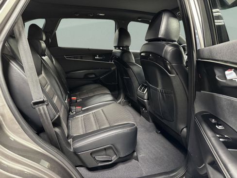 Used 2019 Kia Sorento SX image 33