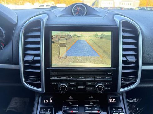 Used 2016 Porsche Cayenne image 17