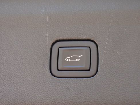 Used 2024 Buick Enclave Premium image 22