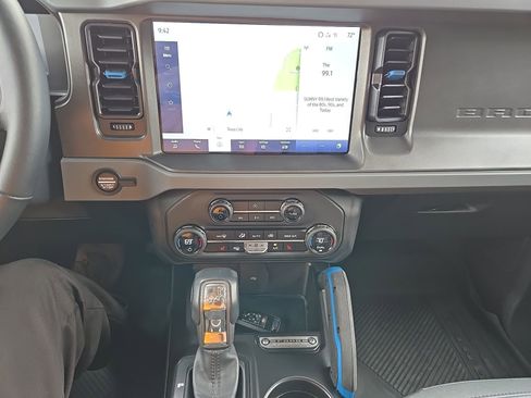 Used 2024 Ford Bronco Black Diamond image 4