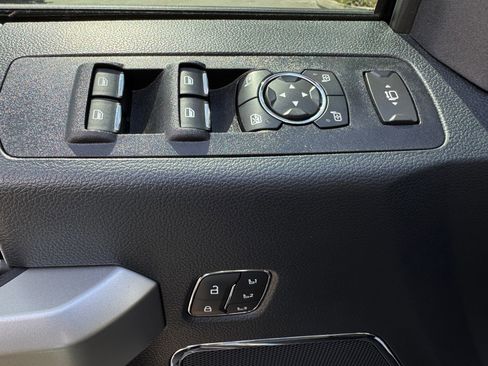 Used 2022 Ford F350 Lariat w/ Black Appearance Package AWD/4WD image 41