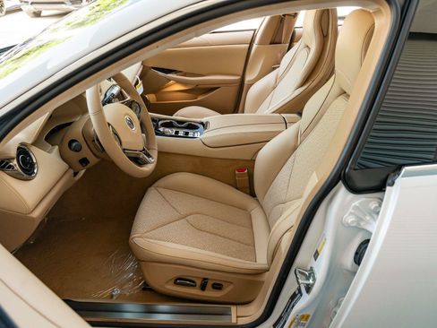 New 2025 Karma Revero Luxury RWD image 18