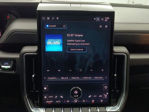 Used 2025 GMC Yukon XL Denali w/ Sun & Power Step Package image 26