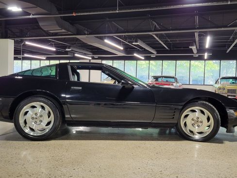 Used 1994 Chevrolet Corvette Coupe RWD image 36