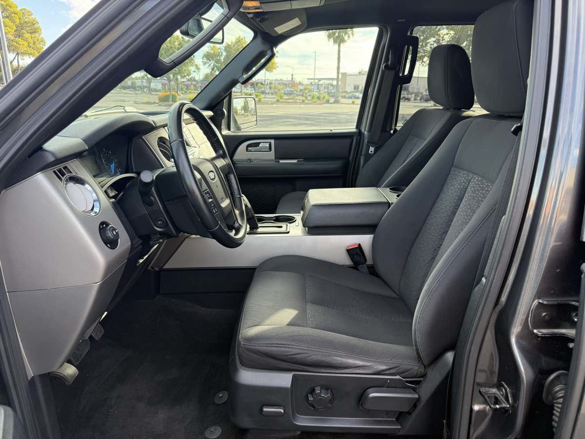 Used 2017 Ford Expedition XLT AWD/4WD image 12