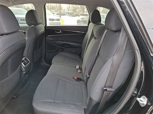 Certified 2019 Kia Sorento LX w/ LX Convenience Package image 10