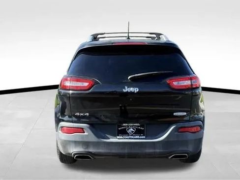 Used 2017 Jeep Cherokee Latitude AWD/4WD image 5