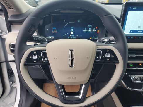 New 2026 Lincoln Corsair Premiere image 14